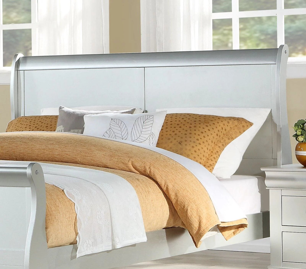 3pc Bedroom Set Eastern King Bed 2x Nightstands E494