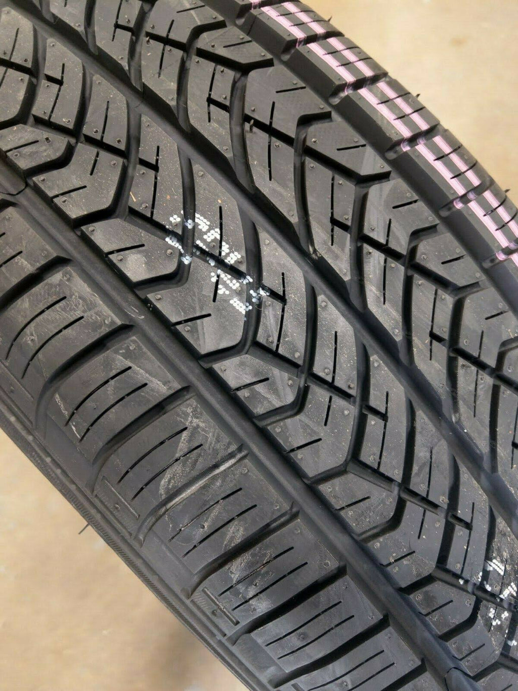 225/65R17 102T Tire Y1697
