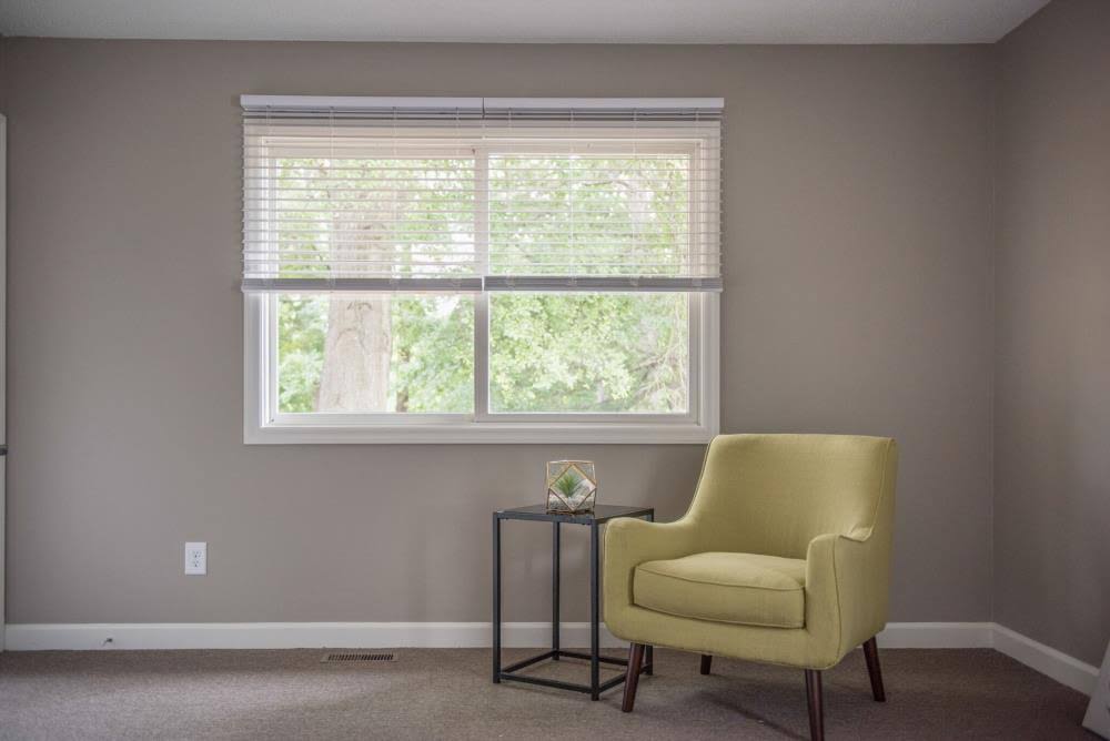 Cordless Faux Wood Room Darkening Blinds Q807812