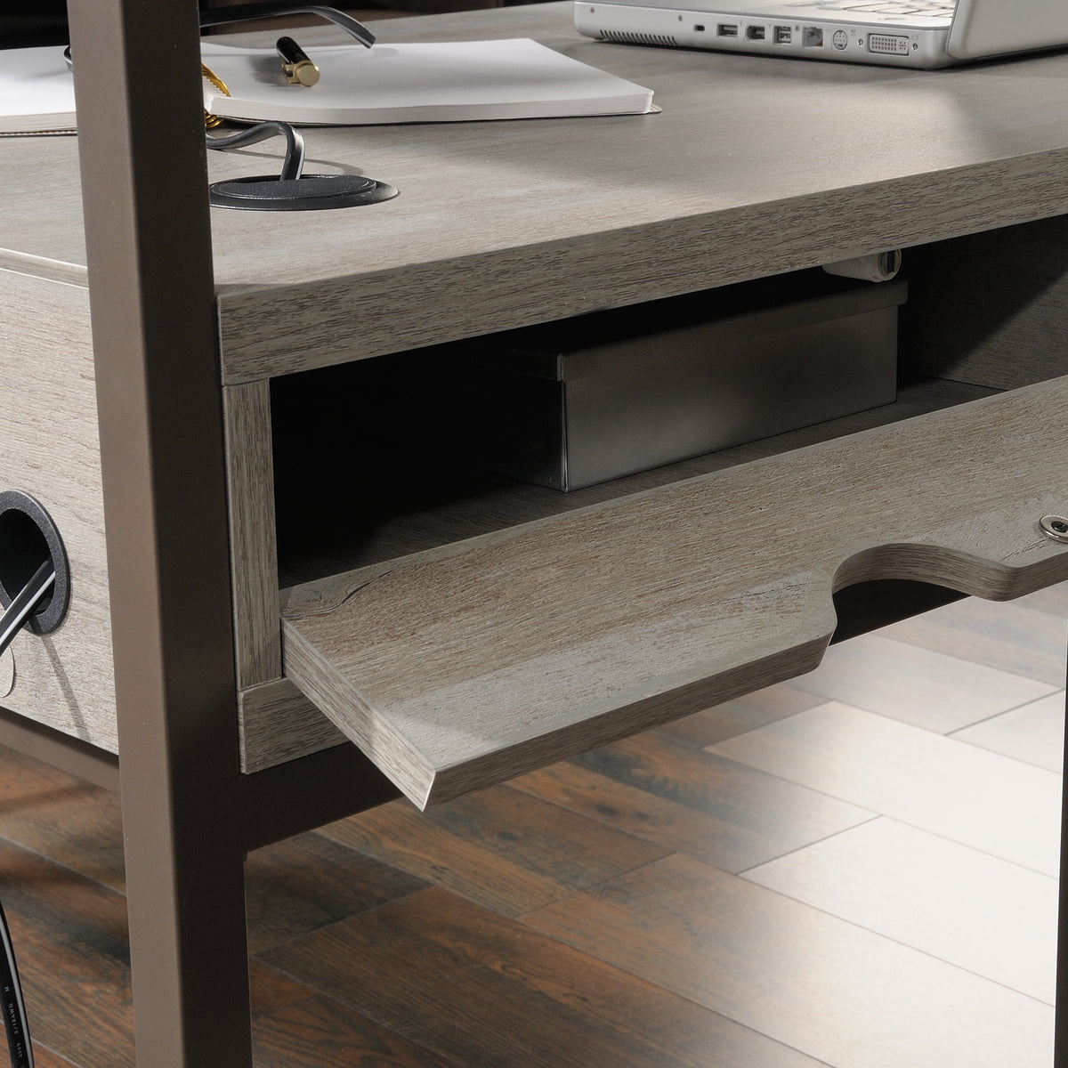 L-Shaped Desk X319