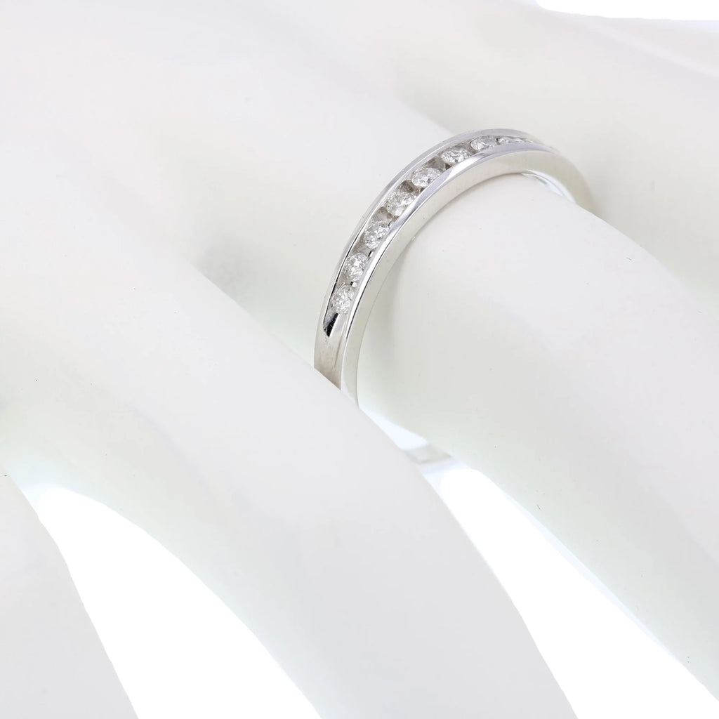 10K White Gold Diamond Wedding Band Size 7 T82552